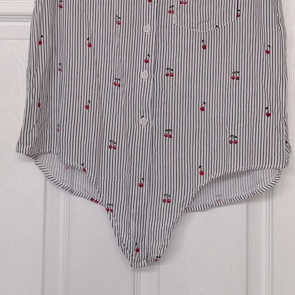 Beachlunchlounge Novelty Cherry Print Button Front Tie Front Sleeveless Top Sz M